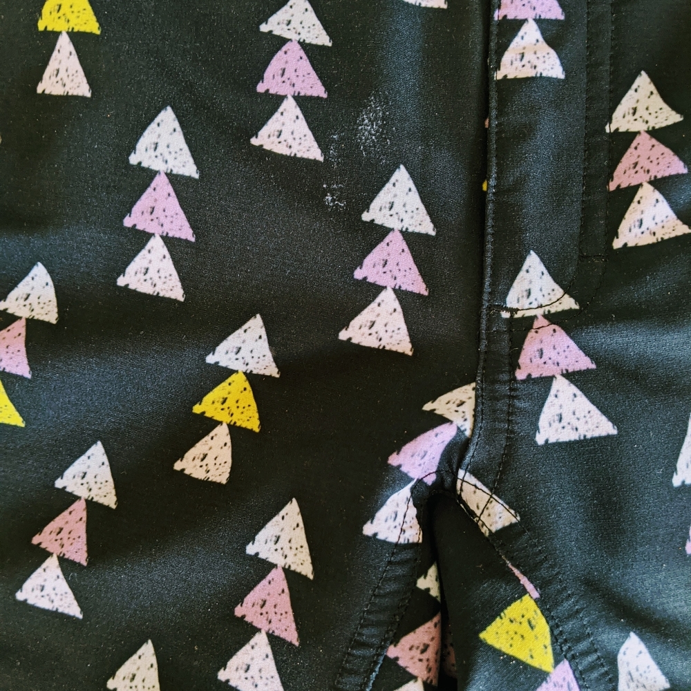 SHREDLY Black Bike Shorts with Pastel Triangle Print - Picture 3 of 4